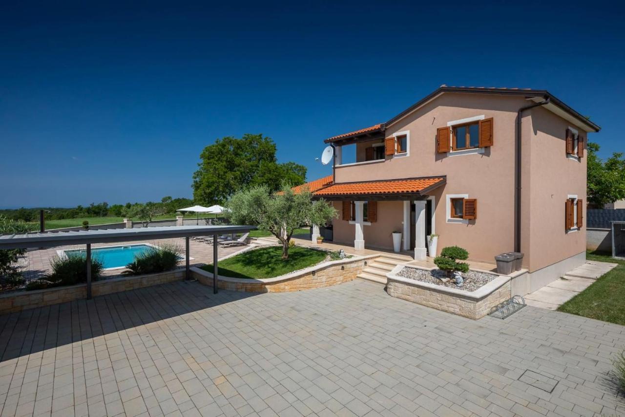 Activity Villa Gita With Pool And Grill In Tinjan المظهر الخارجي الصورة
