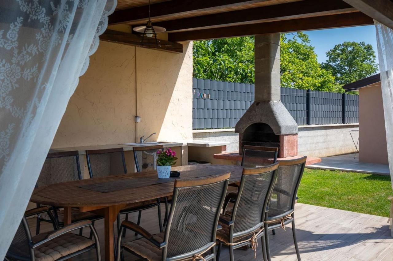 Activity Villa Gita With Pool And Grill In Tinjan المظهر الخارجي الصورة